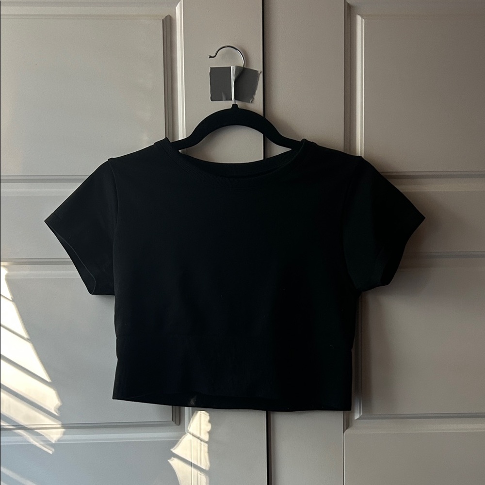 Offline by Aerie Sidewalk Seamless Cropped Shirt Black
